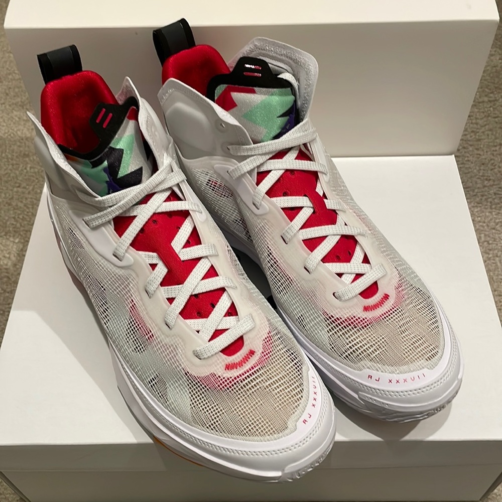 Air Jordan XXXVII Basketball Shoes men size 10 brand new